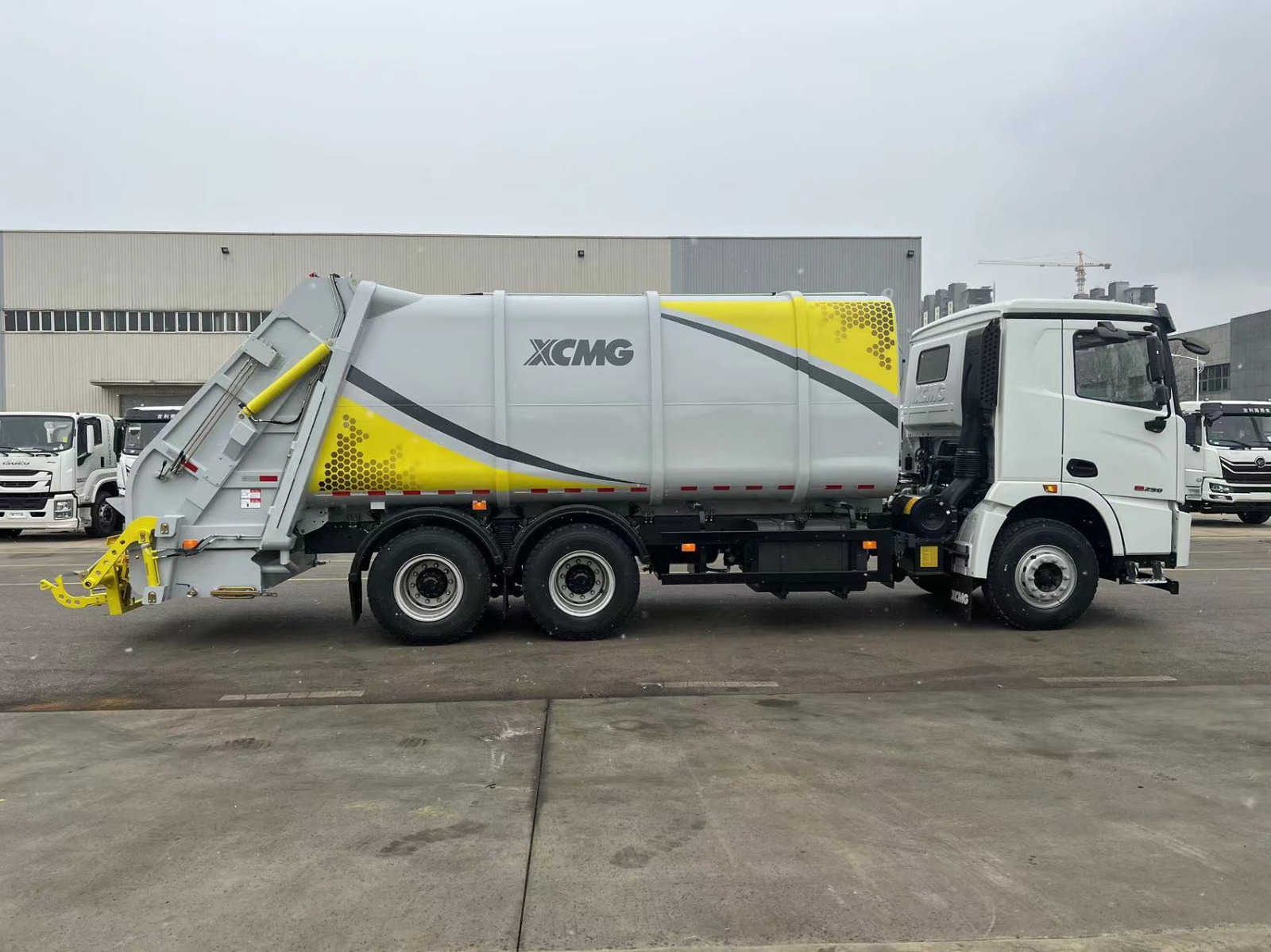 Самосвал XCMG XGA3310D5WE